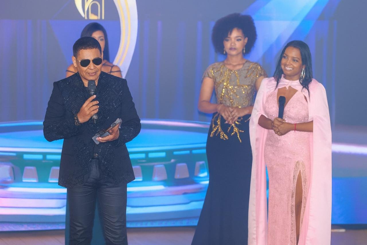 El Jeffrey recibe su premio