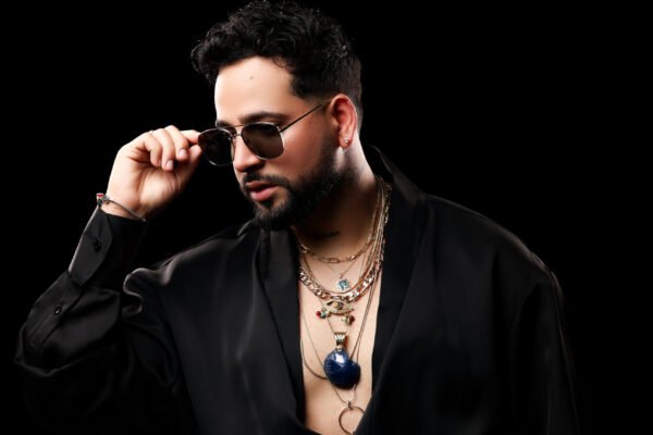 El salsero venezolano Lemar presenta su mas reciente lanzamiento musical Para Siempre scaled e1768592876215