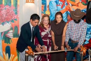 2 Momento del corte de la cinta. Figuran Ideilme Tamayo la gobernadora Rosa Santos Rosa Nunez y Eudis Peralta