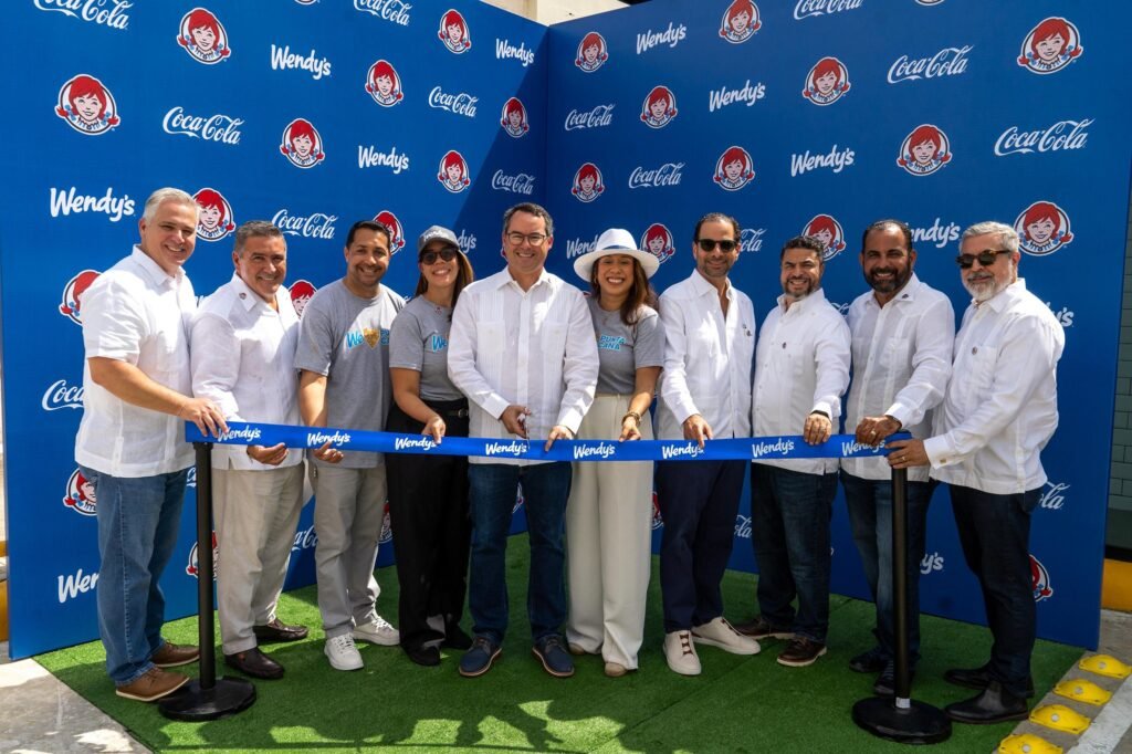 Mitchell Aguilera Sebastian Ramallo Braulio Abreu Bianka Pena Fred Oscar Imbert Lakshmi Toledano Frank Elias Rainieri Ariel Sanchez Osiris Pimentel y Etienne Sanchez.jpg