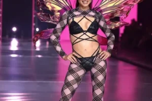ADRIANA LIMA VS SHOW 480x480